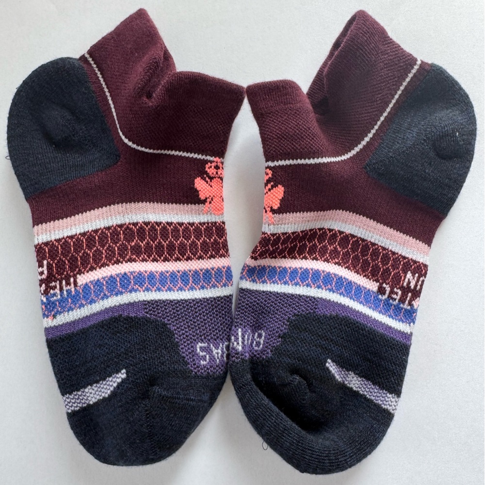Bombas Run Ankle Socks NEW Bee Logo Womens Active Athletic Small